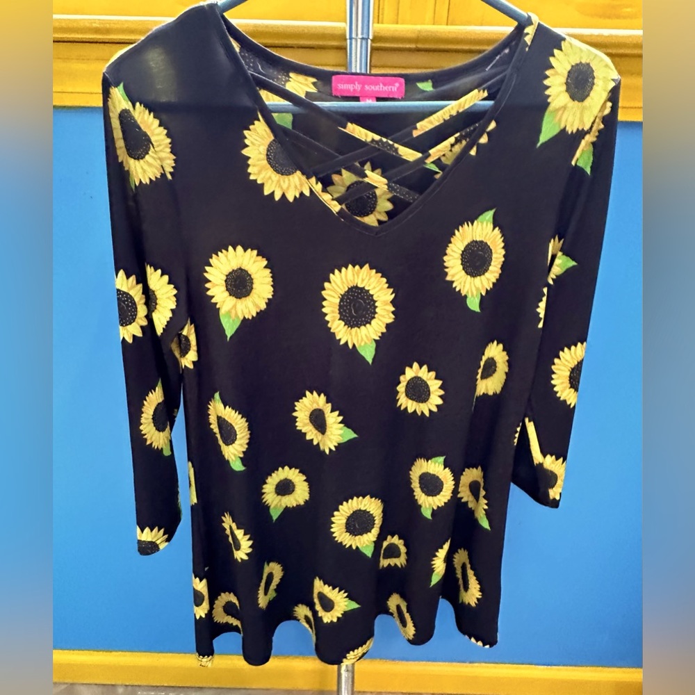 Simply southern black woman’s top sunflower print Medium